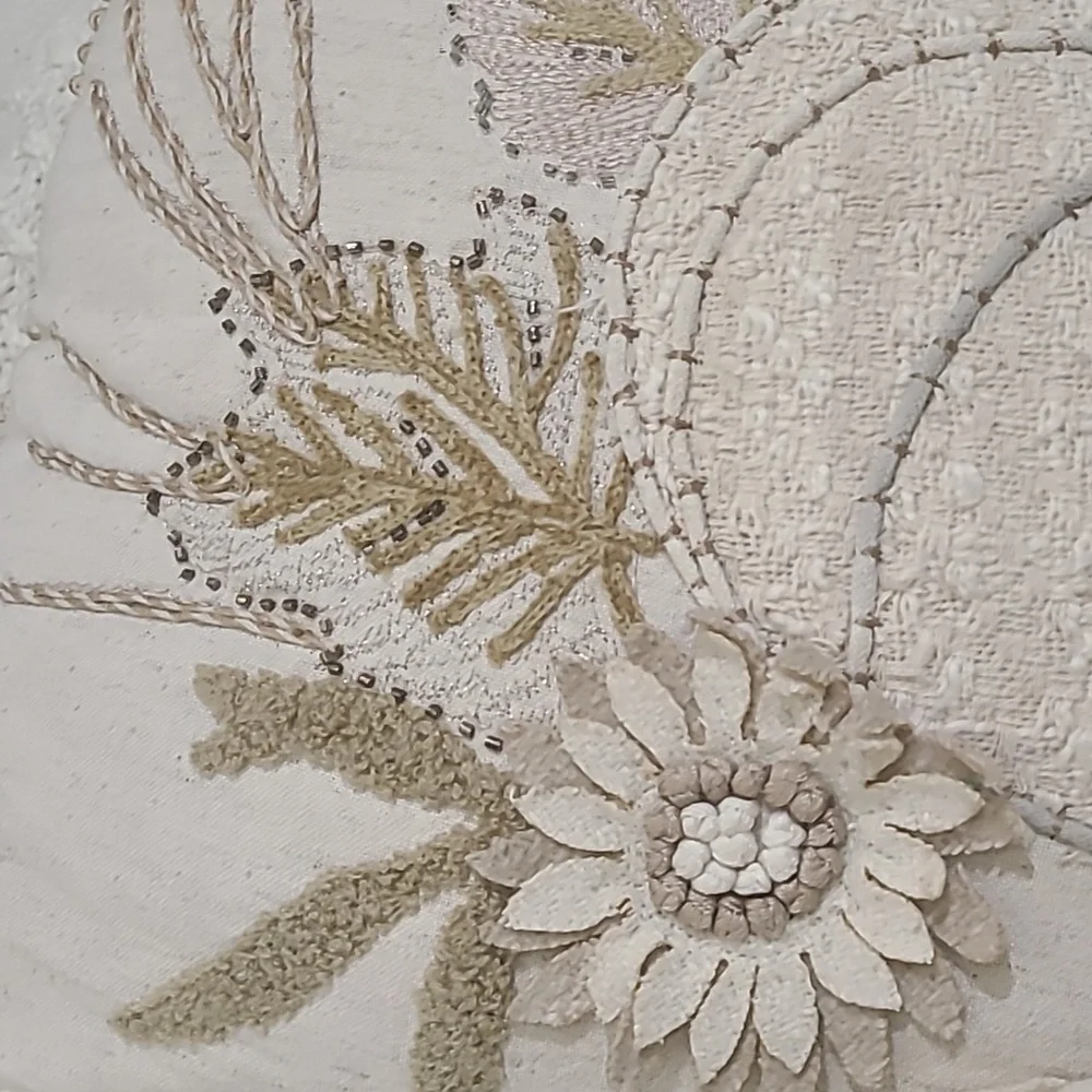 THE FARMHOSE RACHEL ASHWELL FALL DECORATIVE PILLOW.